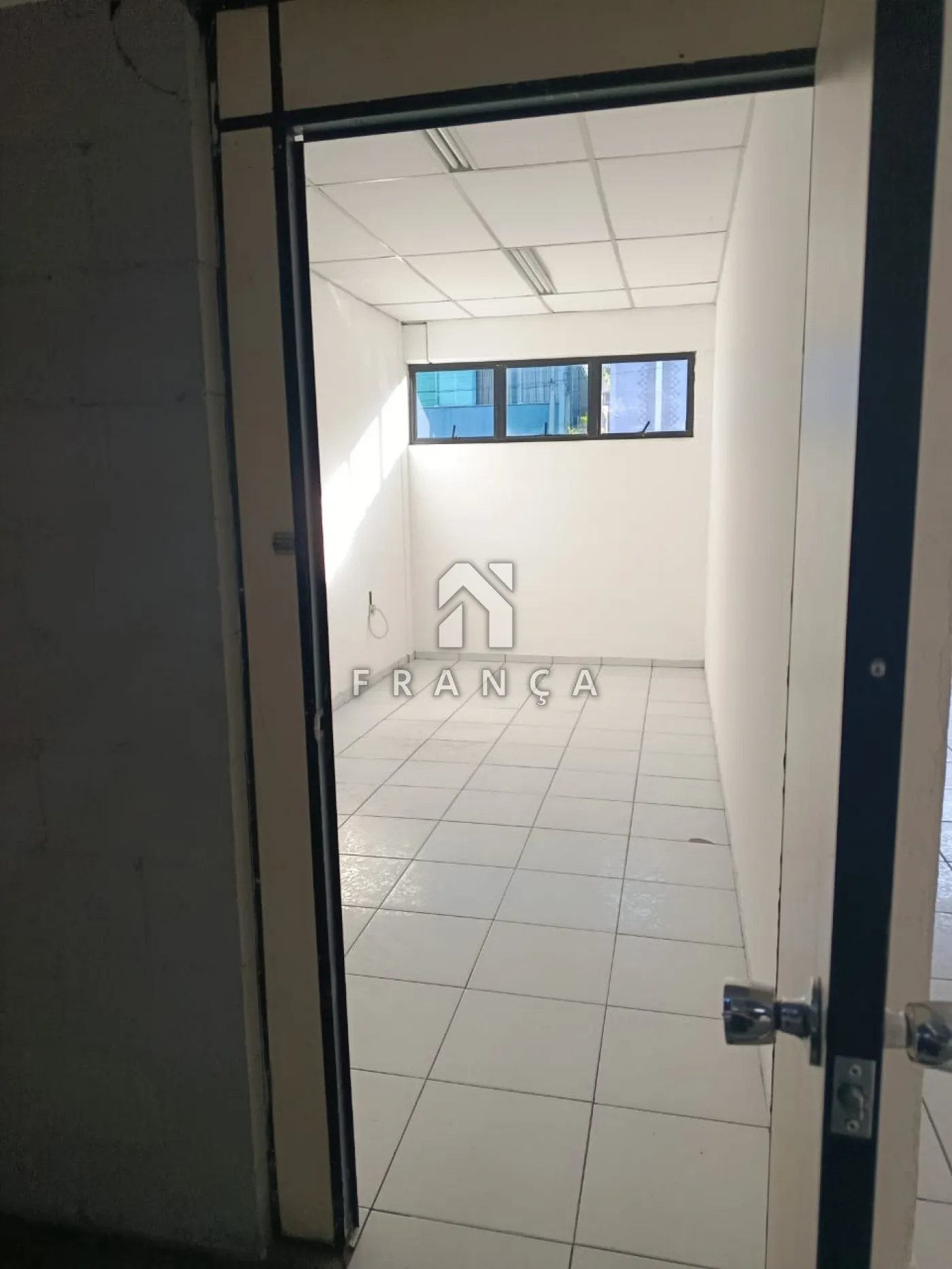 Alugar Comercial / Galpão em Condomínio em Jacareí R$ 16.000,00 - Foto 18