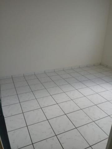 Alugar Apartamento / Padrão em Jacareí. apenas R$ 400,00