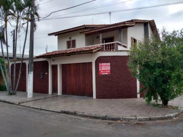 Alugar Casa / Padrão em Jacareí. apenas R$ 3.000,00