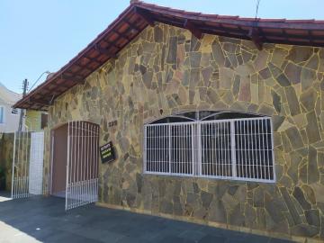 Alugar Casa / Padrão em Jacareí. apenas R$ 1.900,00