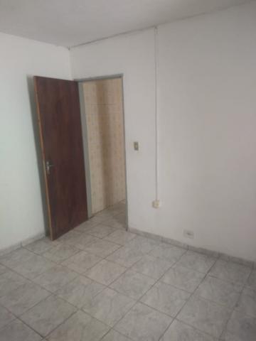 Alugar Casa / Padrão em Jacareí. apenas R$ 650,00