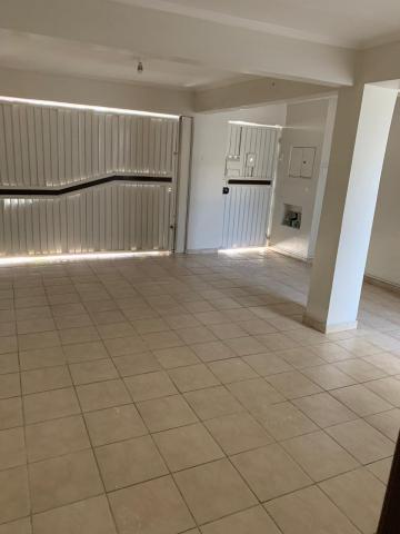 Alugar Casa / Sobrado em Jacareí. apenas R$ 2.400,00