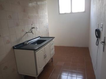 Alugar Apartamento / Padrão em Jacareí. apenas R$ 600,00