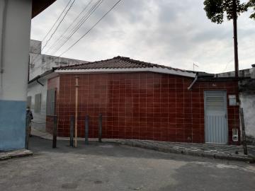 Alugar Casa / Padrão em Jacareí. apenas R$ 1.500,00