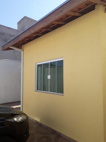 Excelente casa com piscina no Vila Branca, próximo a mercados, farmácias ,escolas.