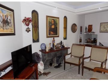 imagem 2 - Casa com 4 dormitórios e amplo terreno -  Jardim Siesta - Jacareí imagem 2 - Casa com 4 dormitórios e amplo terreno -  Jardim Siesta - Jacareí