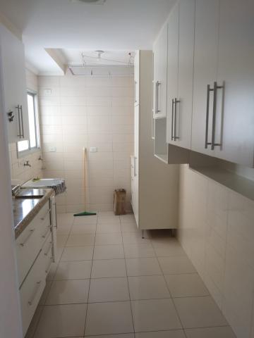 Alugar Apartamento / Padrão em Jacareí. apenas R$ 1.200,00