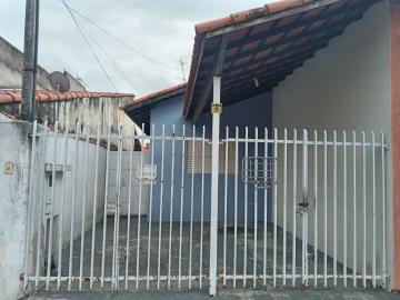 Alugar Casa / Padrão em Jacareí. apenas R$ 850,00