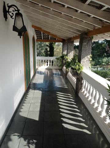 CASA DE ALTO PADRÃO COM 4 DORMITÓRIOS SENDO 3 SUÍTE - CENTRO - JACAREÍ