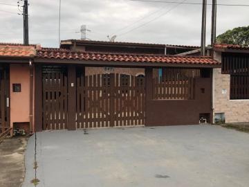 Alugar Casa / Padrão em Caraguatatuba. apenas R$ 2.700,00