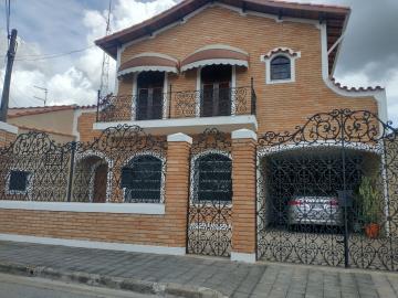 Alugar Casa / Padrão em Jacareí. apenas R$ 650.000,00