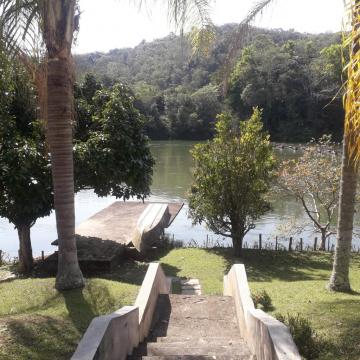 LINDA CHÁCARA NA BEIRA DO RIO