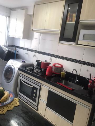 Alugar Apartamento / Padrão em Jacareí. apenas R$ 1.250,00