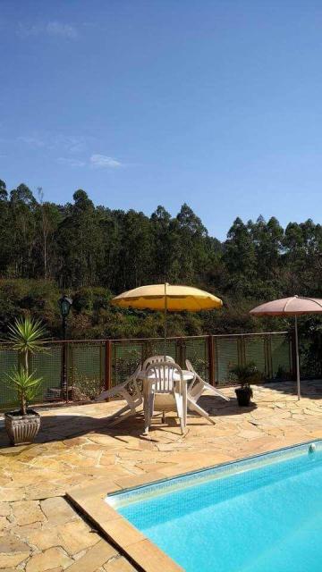 Chácara com Piscina em Santa Branca -SP