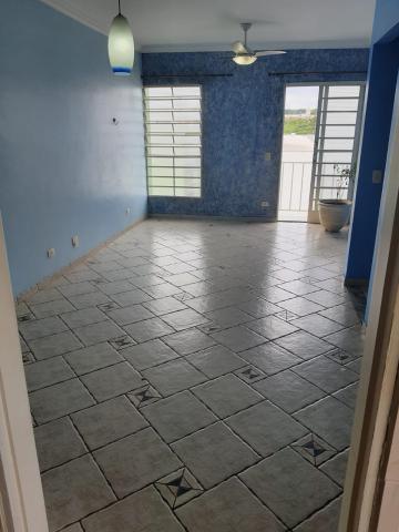 Alugar Apartamento / Padrão em Jacareí. apenas R$ 1.000,00