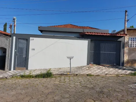 Alugar Casa / Padrão em Jacareí. apenas R$ 2.400,00