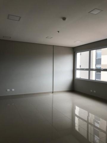 Alugar Comercial / Sala em Condomínio em Jacareí. apenas R$ 1.400,00