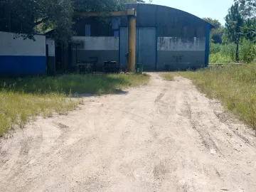 GALPÃO INDUSTRIAL / COMERCIAL  DE 4400M²  DE TERRENO E 650M² COSNTRUÍDO - RIO ABAIXO JACAREÍ SP