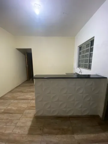 Alugar Casa / Padrão em Jacareí. apenas R$ 750,00