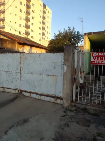 CASA COM  3 DORMITÓRIOS E TERRENO DE 350 M2 NO CENTRO DE JACAREÍ