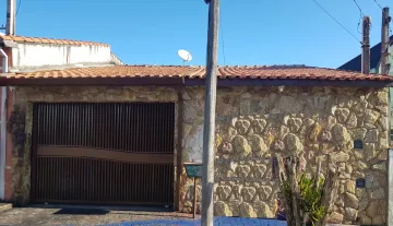 Alugar Casa / Padrão em Jacareí. apenas R$ 1.500,00