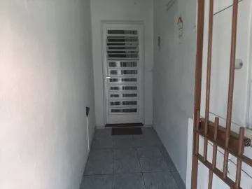 Casa de 03 dormitórios com 02 pontos comerciais à venda no bairro nova jacareí