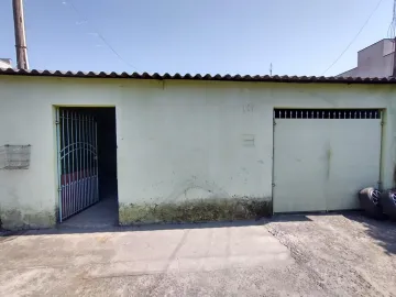 Alugar Casa / Padrão em Jacareí. apenas R$ 700,00