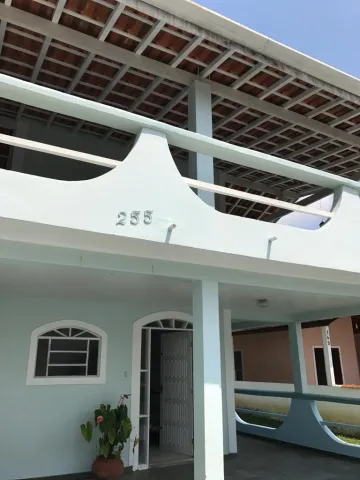Alugar Casa / Padrão em Caraguatatuba. apenas R$ 490.000,00