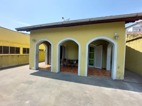 Alugar Casa / Sobrado em Jacareí. apenas R$ 5.500,00