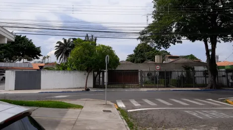 Excelente imvel, com amplo terreno - rea Central de Jacare