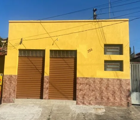 Alugar Casa / Padrão em Jacareí. apenas R$ 1.200,00