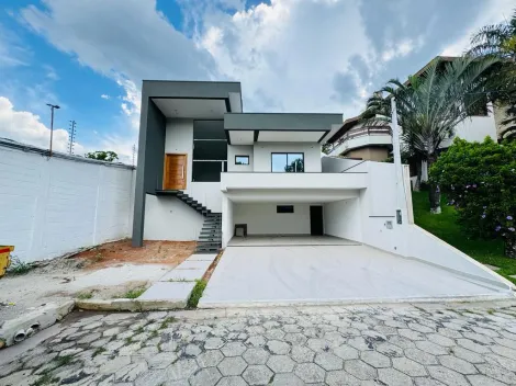 Casa Alto Padrão - Condomínio Coleginho