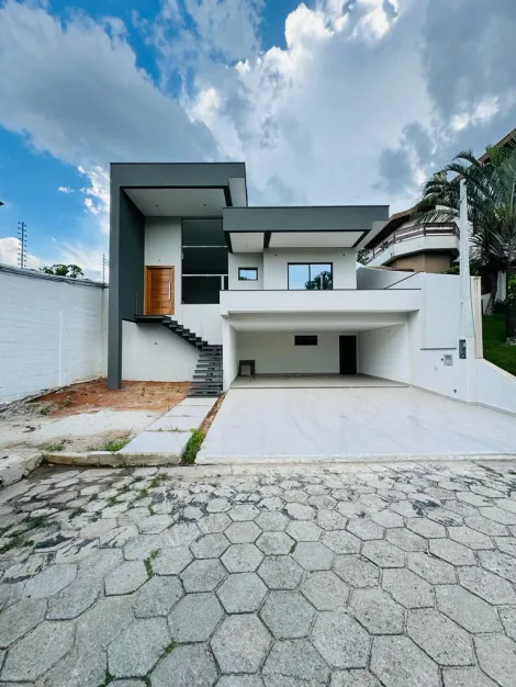 Casa Alto Padrão - Condomínio Coleginho