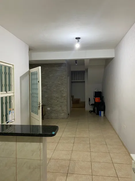 Alugar Casa / Padrão em Santa Branca. apenas R$ 330.000,00