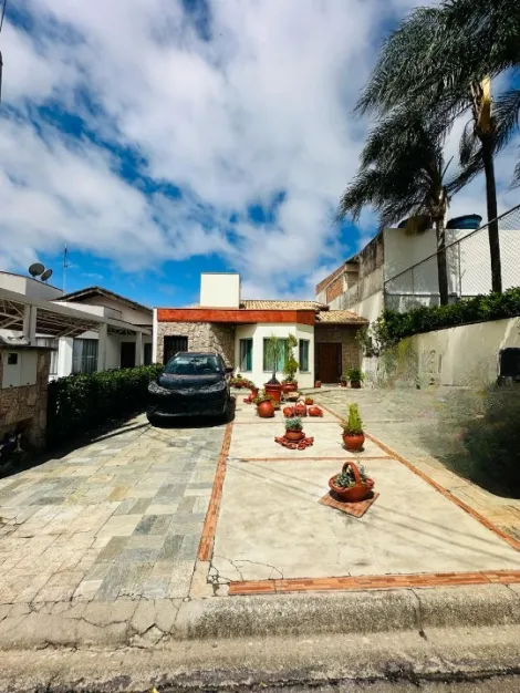 Alugar Casa / Condomínio em Jacareí. apenas R$ 698.000,00