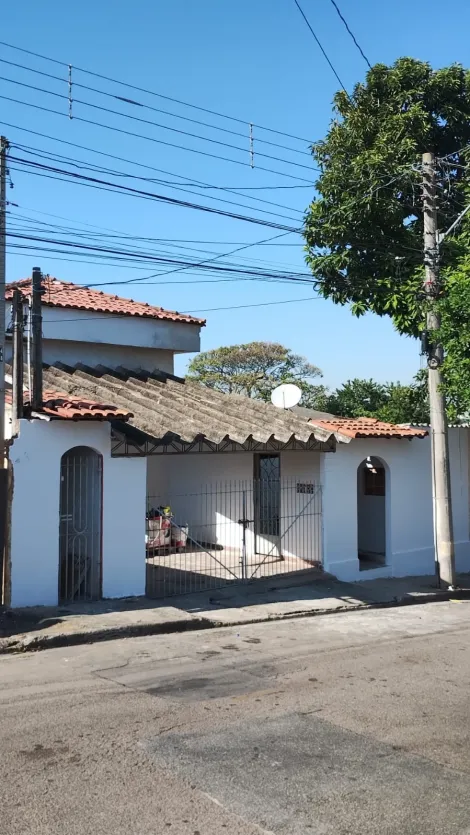 Alugar Casa / Padrão em Jacareí. apenas R$ 2.500,00
