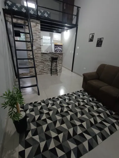 Alugar Casa / Padrão em Jacareí. apenas R$ 1.250,00