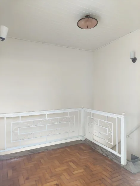 imagem 4 - *Casa Comercial no centro de Jacareí*  Ótima oportunidade de espaço comercial no coração da cidade. Com 8 salas amplas e climatizadas, ideal para clínicas, mas também adaptável a diversos segmentos comerciais. Localizada próxima a supermercados, padarias, imagem 4 - *Casa Comercial no centro de Jacareí*  Ótima oportunidade de espaço comercial no coração da cidade. Com 8 salas amplas e climatizadas, ideal para clínicas, mas também adaptável a diversos segmentos comerciais. Localizada próxima a supermercados, padarias,