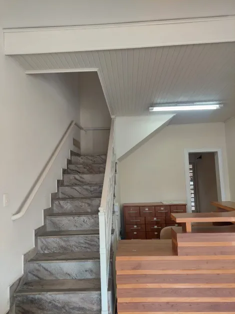 imagem 3 - *Casa Comercial no centro de Jacareí*  Ótima oportunidade de espaço comercial no coração da cidade. Com 8 salas amplas e climatizadas, ideal para clínicas, mas também adaptável a diversos segmentos comerciais. Localizada próxima a supermercados, padarias, imagem 3 - *Casa Comercial no centro de Jacareí*  Ótima oportunidade de espaço comercial no coração da cidade. Com 8 salas amplas e climatizadas, ideal para clínicas, mas também adaptável a diversos segmentos comerciais. Localizada próxima a supermercados, padarias,